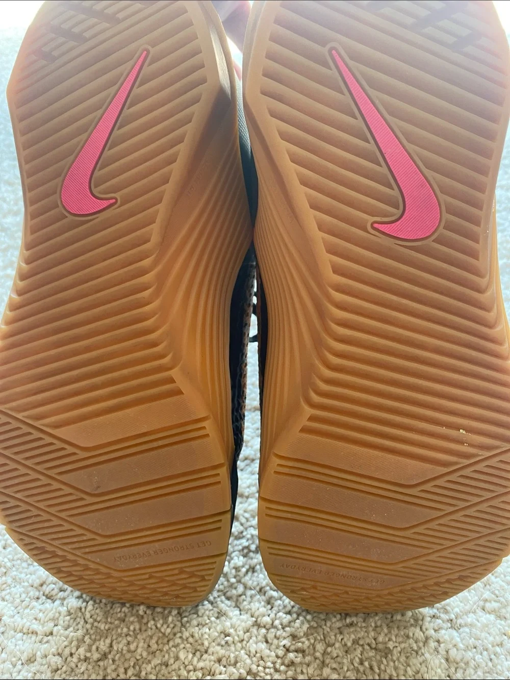 Nike Women’s Metcon Size8 Leopard-Print Sneakers with Black Trim and Gold - Picture 5 of 7